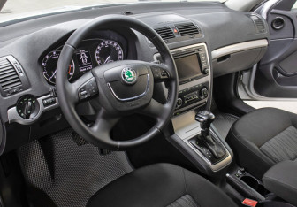 Подержанный автомобиль Skoda Octavia Liftback 2012 года (15 фото)