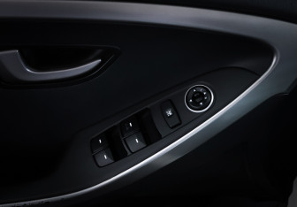 Подержанный автомобиль Hyundai i30 Hatchback 2013 года (17 фото)