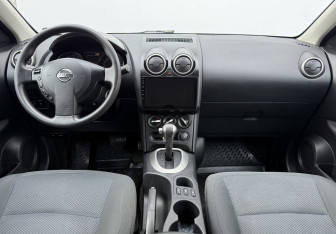 Подержанный автомобиль Nissan Qashqai 2013 года (12 фото)