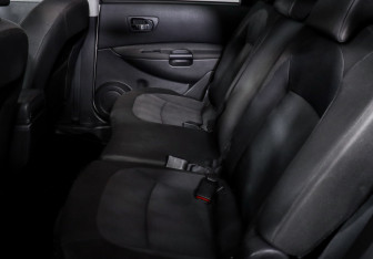 Подержанный автомобиль Nissan Qashqai+2 2010 года (10 фото)