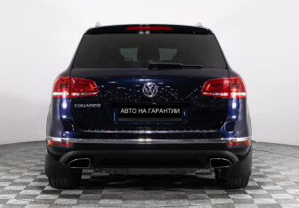 Подержанный автомобиль Volkswagen Touareg 2015 года (4 фото)