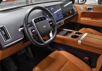 Подержанный автомобиль LiXiang L6 2024 года (17 фото)