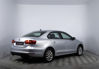 Подержанный автомобиль Volkswagen Jetta Sedan 2012 года (5 фото)