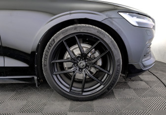 Подержанный автомобиль Volvo V60 2020 года (18 фото)