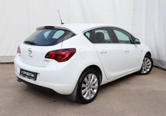 Подержанный автомобиль Opel Astra Hatchback 2011 года (4 фото)