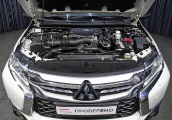 Подержанный автомобиль Mitsubishi Pajero Sport 2016 года (9 фото)