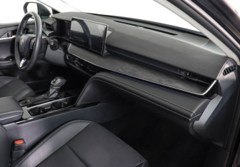 Подержанный автомобиль Toyota Camry Sedan 2024 года (10 фото)