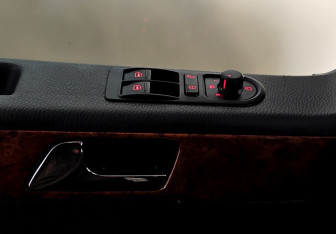 Подержанный автомобиль Volkswagen Multivan 2011 года (17 фото)