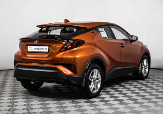 Подержанный автомобиль Toyota C-HR 2019 года (5 фото)