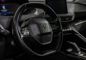 Подержанный автомобиль Peugeot 3008 2018 года (13 фото)
