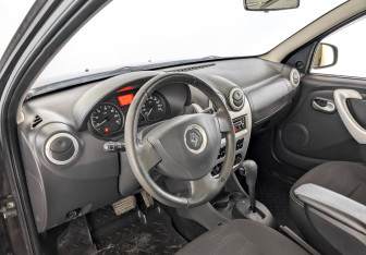 Подержанный автомобиль Renault Sandero 2011 года (16 фото)