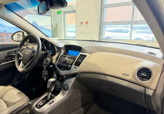 Подержанный автомобиль Chevrolet Cruze Sedan 2010 года (10 фото)