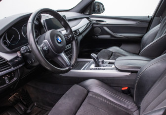 Подержанный автомобиль BMW X5 2018 года (10 фото)