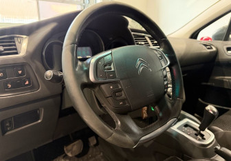 Подержанный автомобиль Citroen C4 Hatchback 2012 года (11 фото)