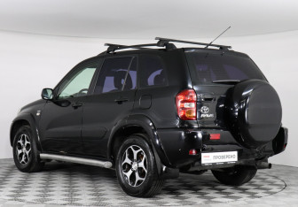 Подержанный автомобиль Toyota RAV4 2004 года (4 фото)
