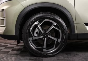 Подержанный автомобиль Jaecoo J7 2024 года (29 фото)