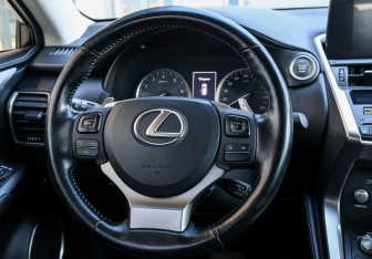 Подержанный автомобиль Lexus NX 2017 года (16 фото)