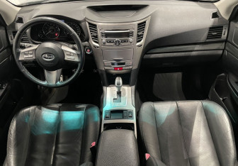 Подержанный автомобиль Subaru Legacy Sedan 2011 года (10 фото)