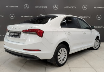 Подержанный автомобиль Skoda Rapid Liftback 2021 года (5 фото)