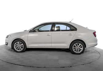 Подержанный автомобиль Skoda Rapid Liftback 2019 года (8 фото)
