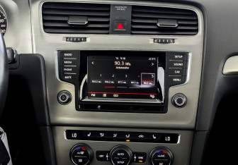 Подержанный автомобиль Volkswagen Golf Hatchback 2014 года (15 фото)