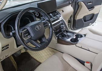Подержанный автомобиль Toyota Land Cruiser Suv 2022 года (18 фото)