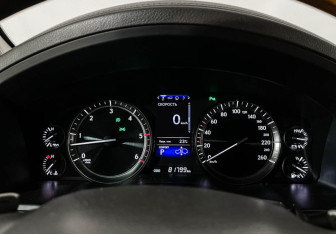 Подержанный автомобиль Lexus LX 2016 года (11 фото)