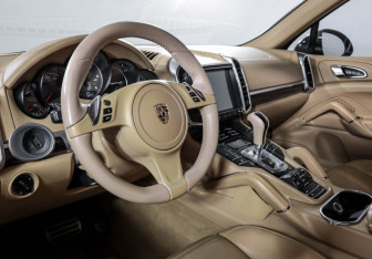 Подержанный автомобиль Porsche Cayenne 2013 года (14 фото)