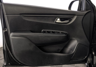 Подержанный автомобиль Kia Rio Hatchback 2020 года (18 фото)