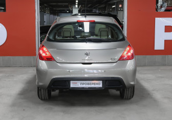 Подержанный автомобиль Peugeot 308 Hatchback 2012 года (6 фото)