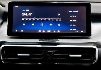 Подержанный автомобиль Geely Coolray 2022 года (15 фото)