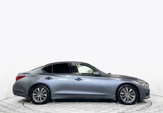 Подержанный автомобиль Infiniti Q50 2014 года (4 фото)