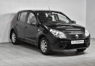 Подержанный автомобиль Renault Sandero 2012 года (3 фото)