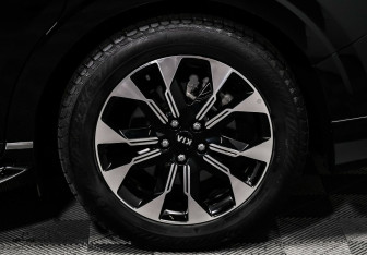 Подержанный автомобиль Kia Carnival 2020 года (8 фото)