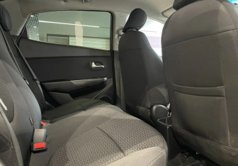Подержанный автомобиль Kia Rio Sedan 2015 года (12 фото)