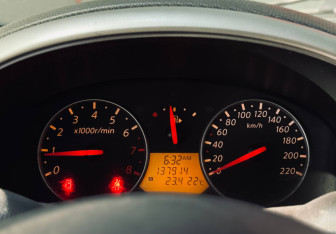 Подержанный автомобиль Nissan Micra Hatchback 2005 года (10 фото)