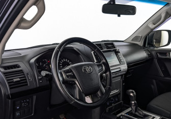Подержанный автомобиль Toyota Land Cruiser Prado 2020 года (16 фото)