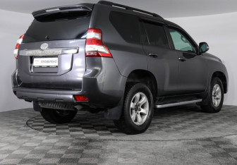 Подержанный автомобиль Toyota Land Cruiser Prado 2016 года (5 фото)