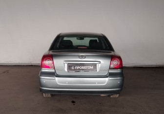 Подержанный автомобиль Toyota Avensis Sedan 2008 года (5 фото)