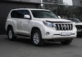 Подержанный автомобиль Toyota Land Cruiser Prado 2013 года (3 фото)