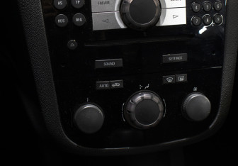 Подержанный автомобиль Opel Corsa 2011 года (18 фото)