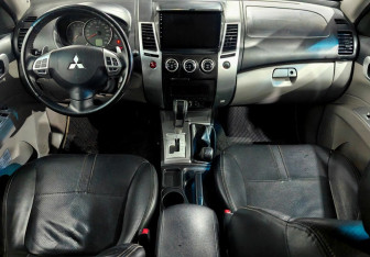 Подержанный автомобиль Mitsubishi Pajero Sport 2011 года (11 фото)