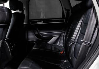 Подержанный автомобиль Volkswagen Touareg 2013 года (13 фото)