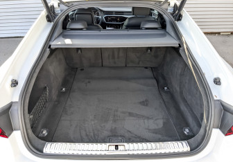 Подержанный автомобиль Audi A7 2021 года (10 фото)