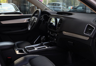 Подержанный автомобиль Geely Emgrand X7 2020 года (7 фото)