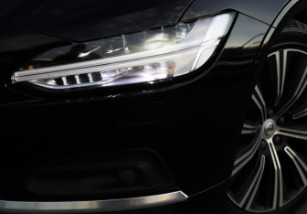 Подержанный автомобиль Volvo S90 2021 года (32 фото)