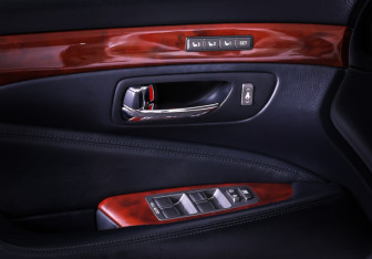 Подержанный автомобиль Lexus LS 2012 года (23 фото)