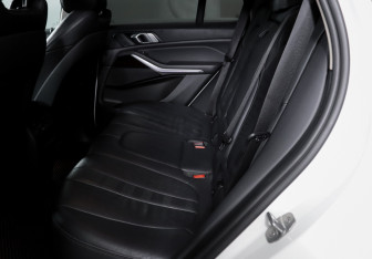 Подержанный автомобиль BMW X5 2020 года (10 фото)