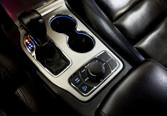 Подержанный автомобиль Jeep Grand Cherokee 2021 года (28 фото)