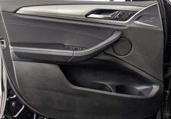 Подержанный автомобиль BMW X4 2020 года (19 фото)
